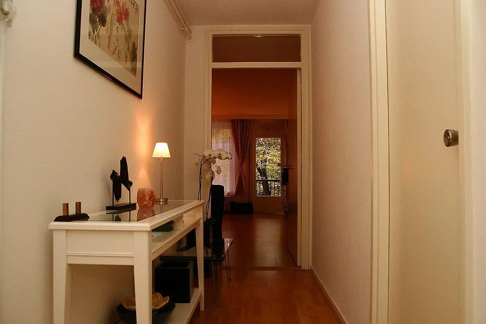 Home Run Amsterdam Bed & Breakfast Hotel